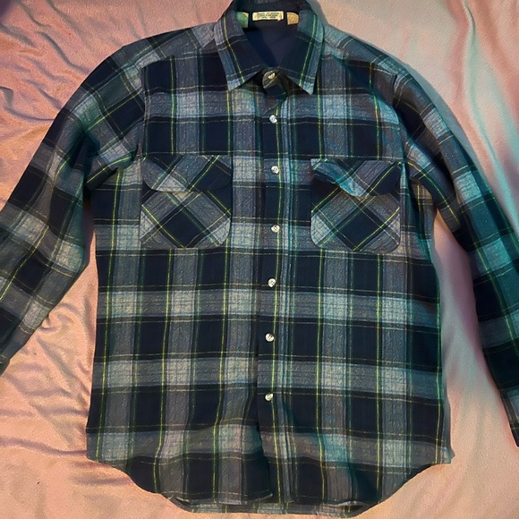 VINTAGE  100% WOOL FLANNEL SIZE MED MADE IN KOREA - Picture 2 of 5